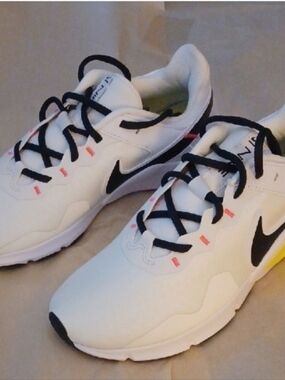 Nike Legend Essential 2 Women's Cross Training White Sneaker Size 9